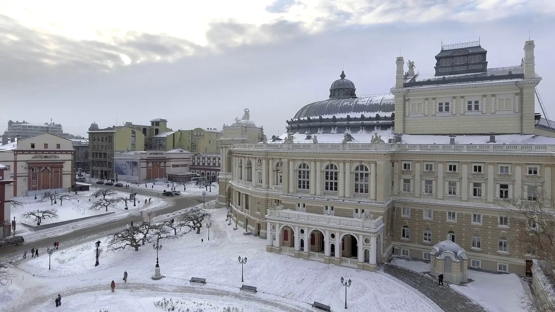 Відкрийте для себе зимову Одесу — місто затишку та святкових розваг
